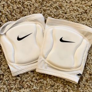 NWOT Nike knee pads